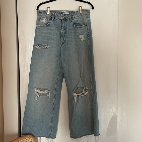 Zara ripped light wash jeans - Picture 2 of 6